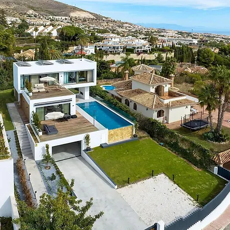 Torre Con Piscina Privada Y Bbq Nyaraló
